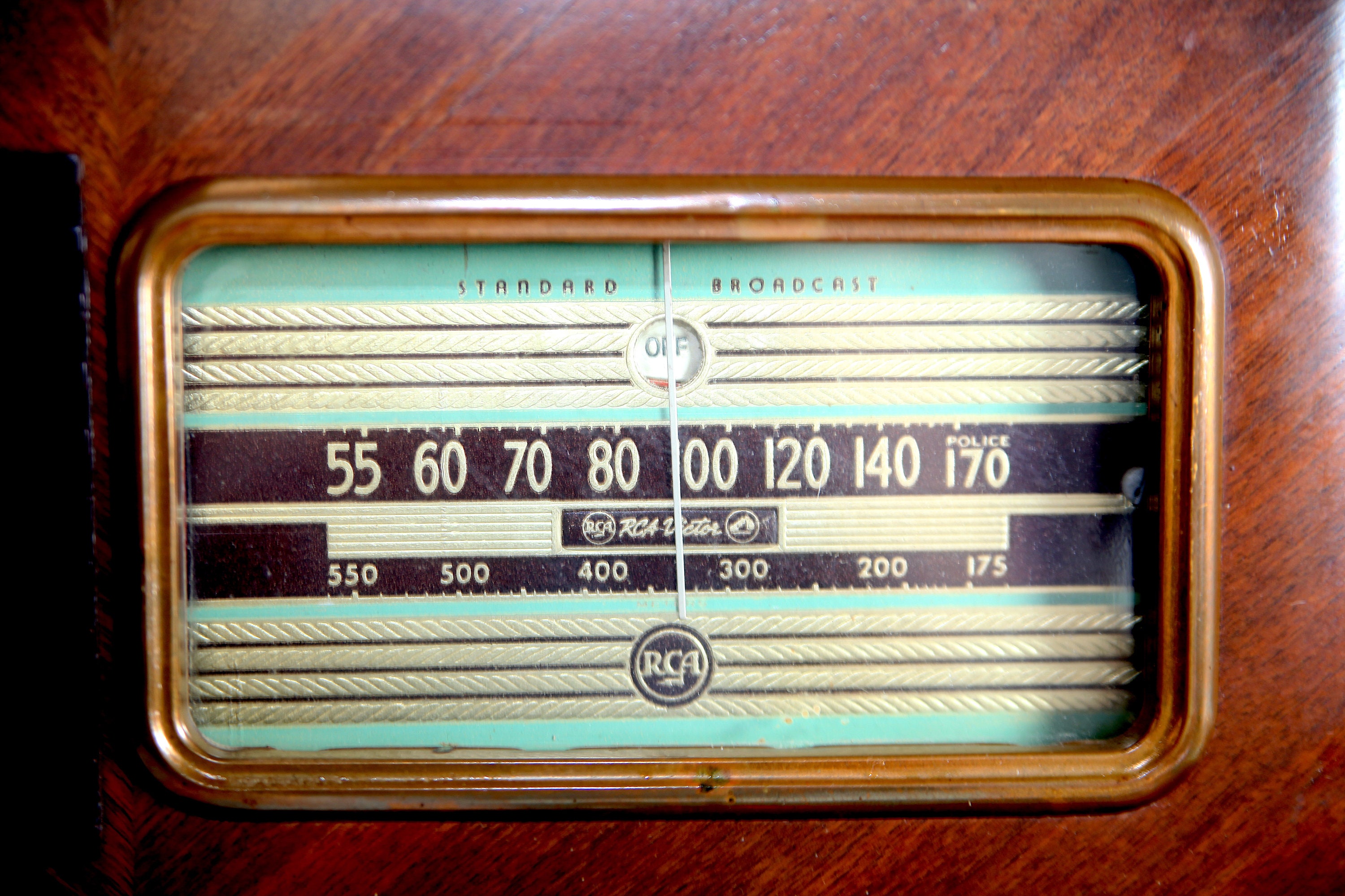 ヴィンテージ RCA Victor 木製キャビネット AM 真空管ラジオ、大型、18