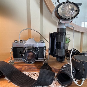 Vintage Camera 35mm Mamiya MSC 1000 w/1.8 Mamiya Lens, Honeywell Strobonar Flash, 1970&#39;s, Camera Set, Not Tested   B33-5-15