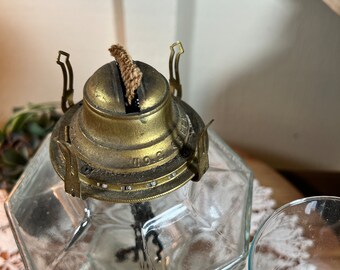 Vintage Clear Glass Kerosene Oil Hurricane Lamp Light