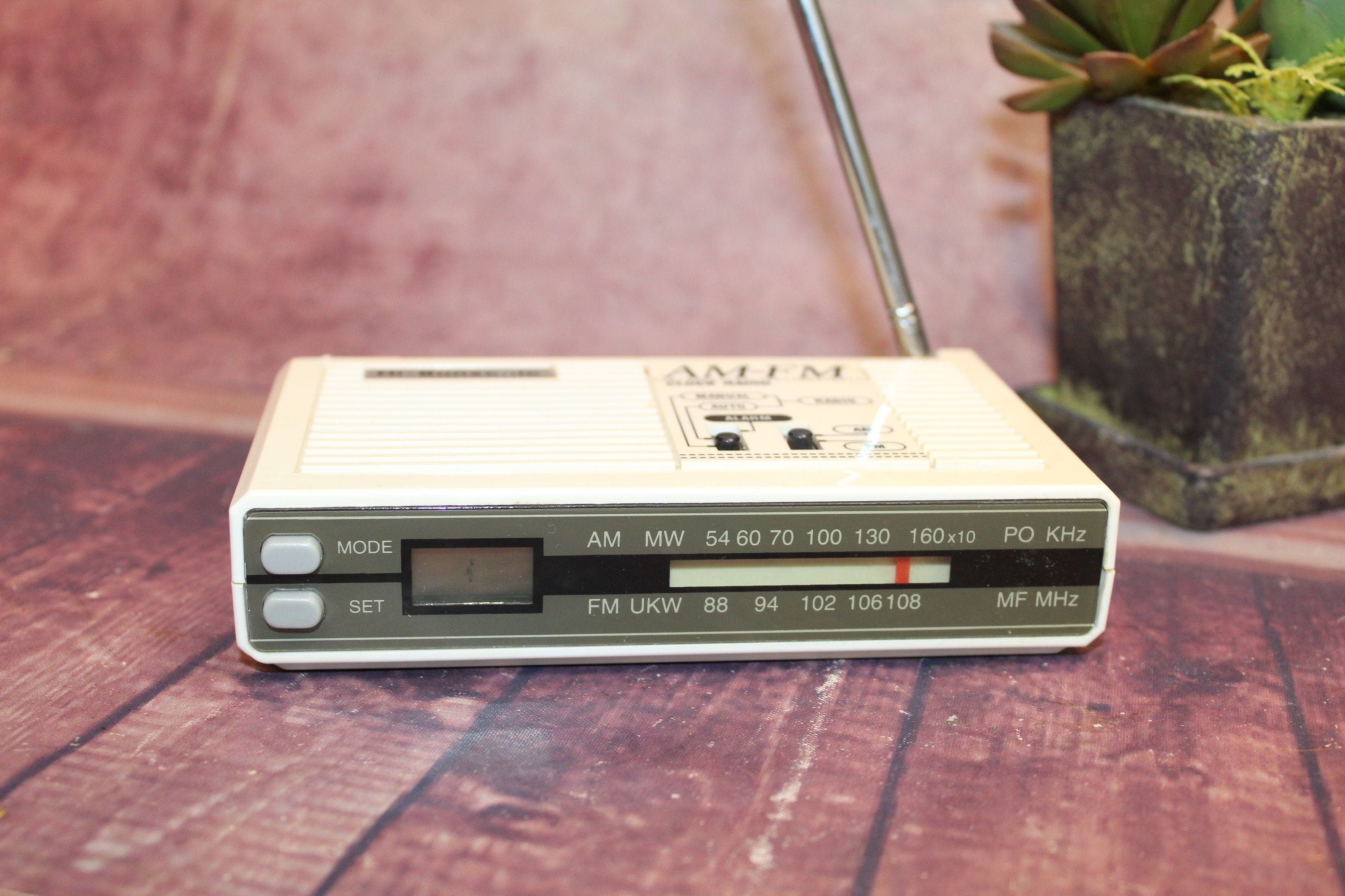 Transistor Radio, Ivory AM/FM, Hi-bunsonic, 1960's, Vintage