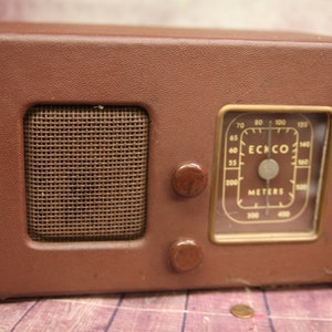 希少なヴィンテージ Eckco ラジオ、AM、真空管ラジオ、1940 年代、12.5 インチ、動作確認済みラジオ B7-11-14