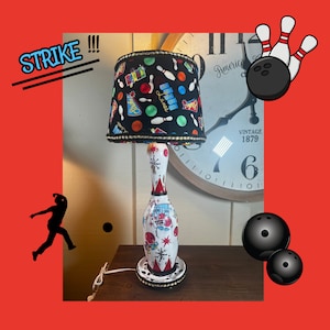 Vintage, Hand Made, Hand Decorated, Bowling Pin Lamp, 1980&#39;s, 22.5&quot;, Wood Bowing Pin   K7/7
