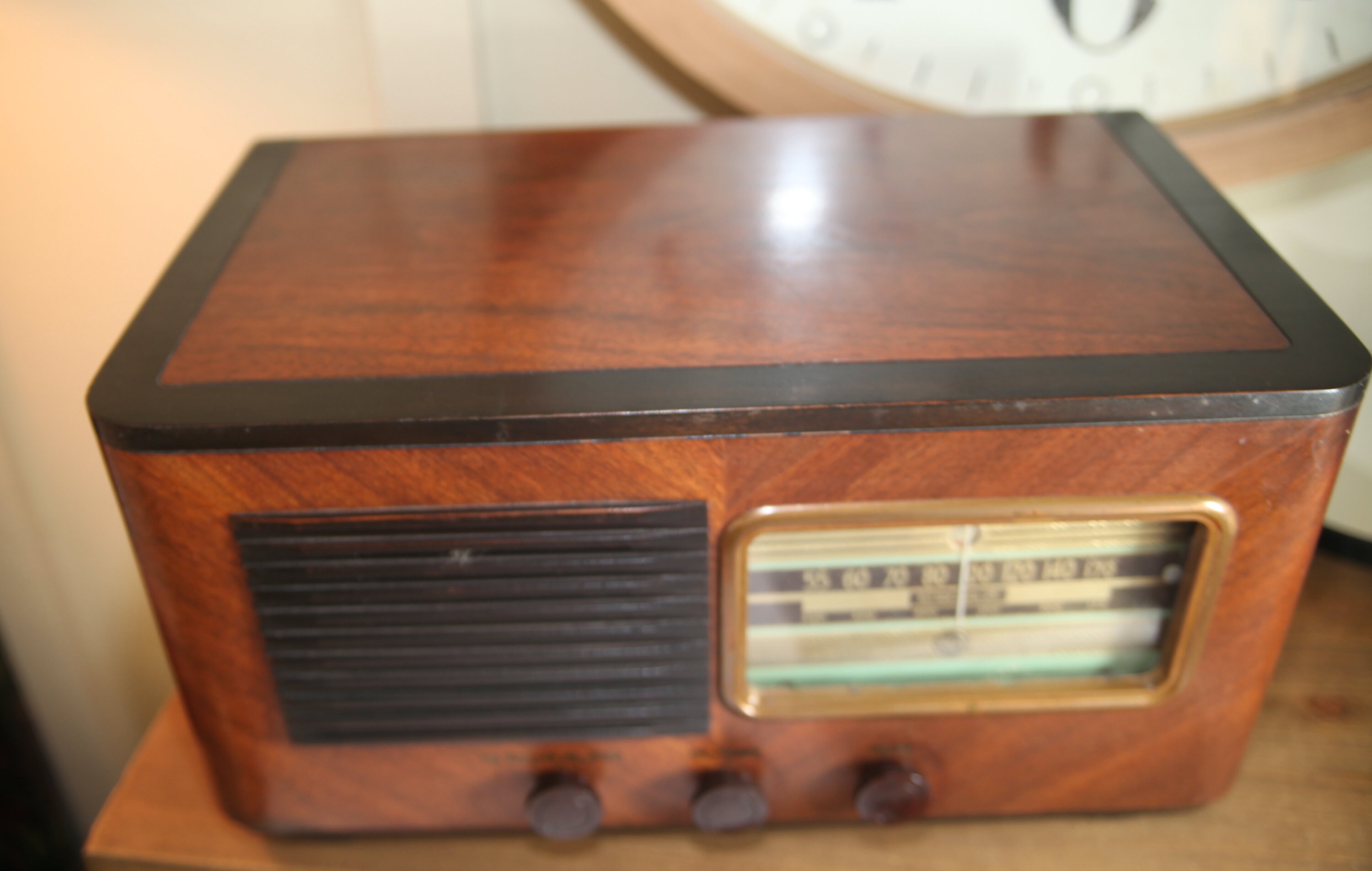 ヴィンテージ RCA Victor 木製キャビネット AM 真空管ラジオ、大型、18