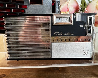 Vintage, Magnavox, Tube Radio, Wood Case, Large, 26 Inch Vintage, Magnavox, Tube Radio, Wood Case, Large, 26 Inch