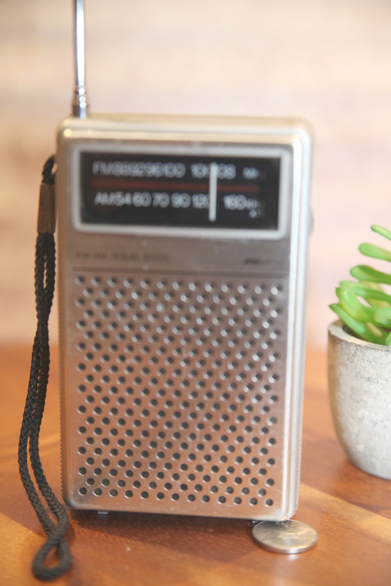Vintage Kmart AM/Fm Silver Solid State Transistor Radio Etsy