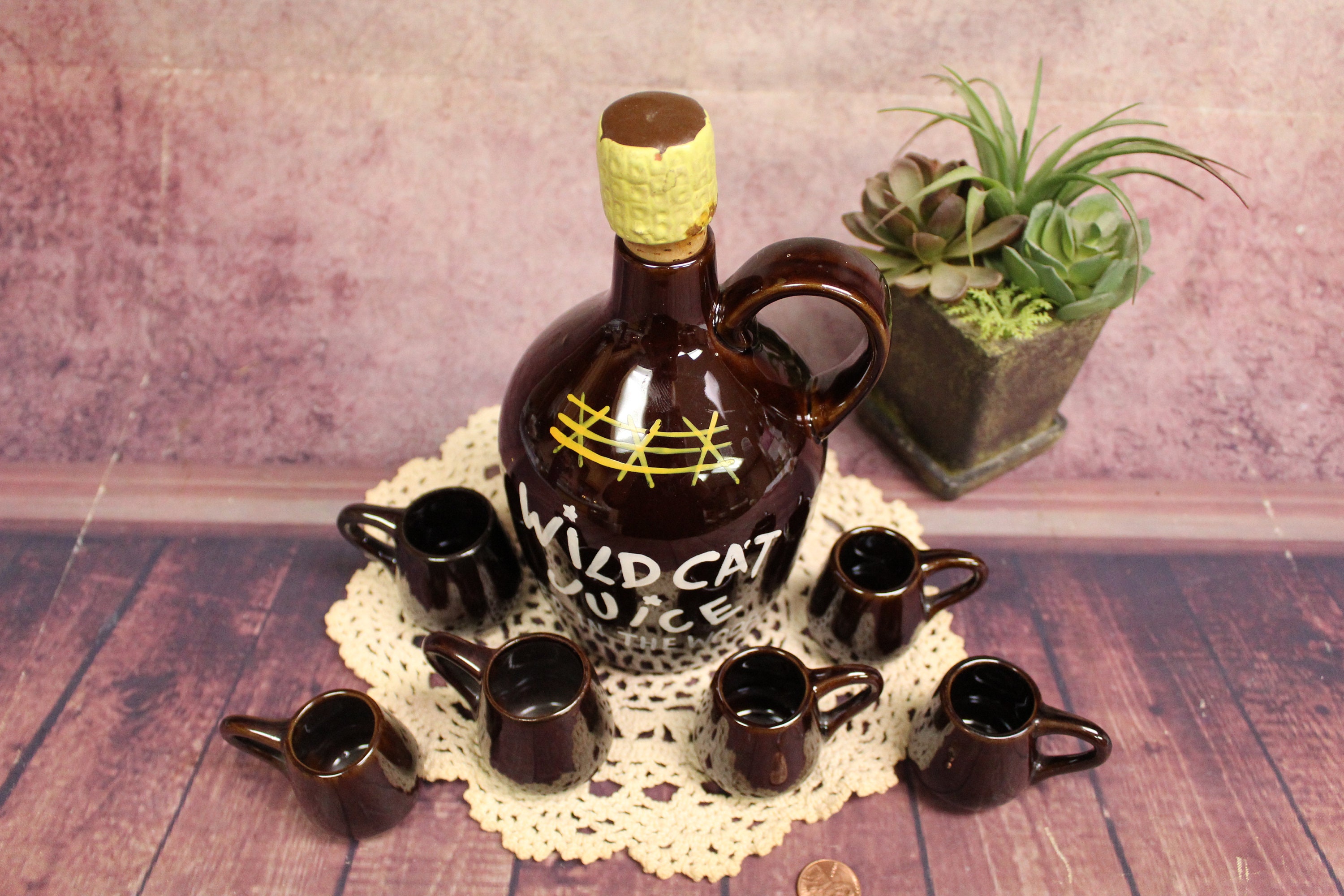 レトロなジャグ ＆ ポット made in Japan Vintage Wild Cat Juice Ceramic Jug With Stopper Bottle & 8 Small
