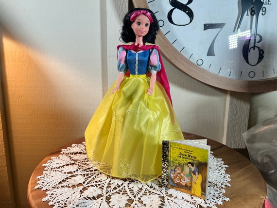 Poupée Blanche-Neige vintage, 1992, Walt Disney, Avec Petit Livre