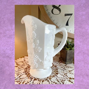 Vintage, melkglas, kruik, druiven en bladeren, 9 paneel, 9 inch, 32 oz, Westmoreland, 1960&#39;s B86-3-27