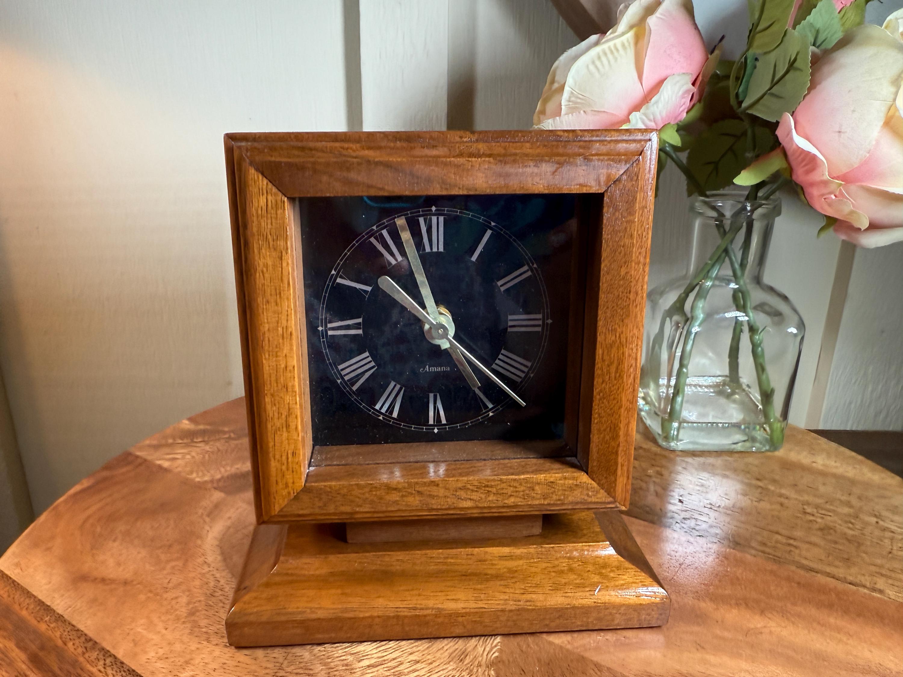 ヴィンテージ、手作り、木製時計、アマナホーム家具店、アイオワ州
