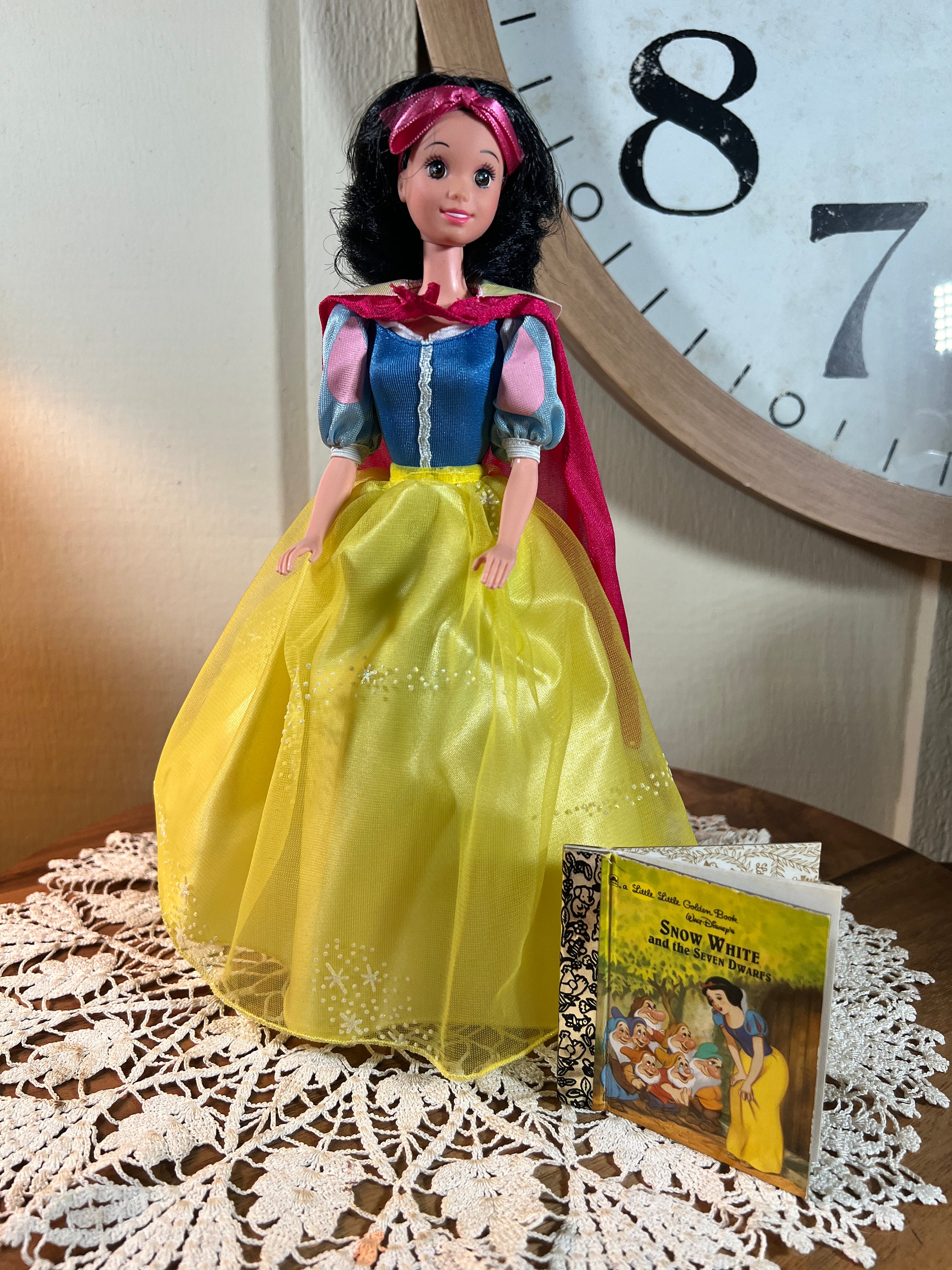 Mattel snow white doll 1992 hotsell