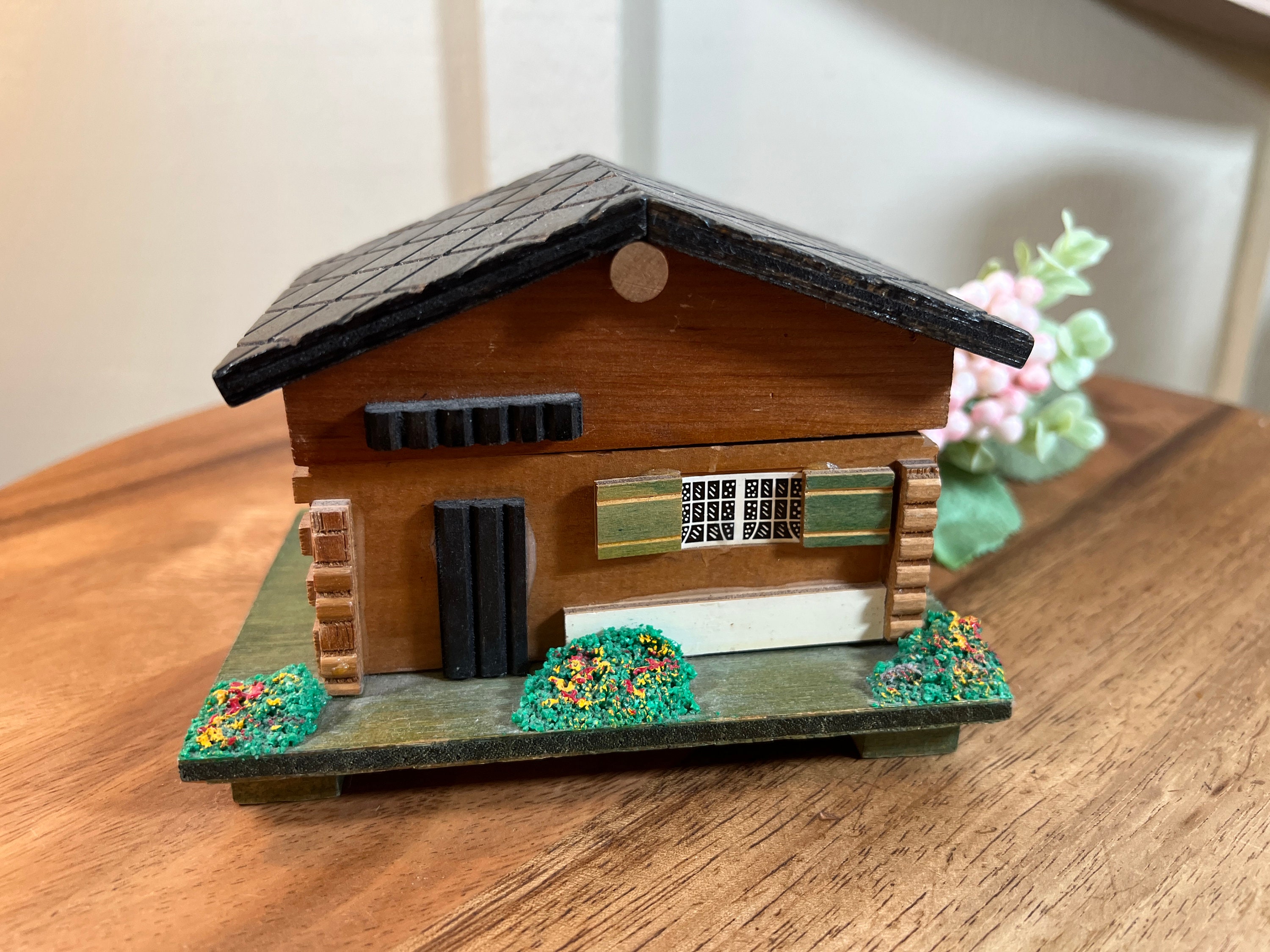 Vintage, Wood, Swiss Chalet, Cottage, Music Box, Plays, 