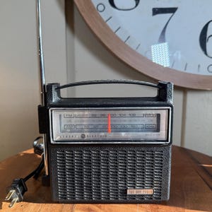 Radio portátil General Electric, años 70, solo FM, CA/CC, 7" B83-5-10