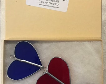 Trío de vidrieras de 6,5" de corazones rojos y azules colgantes