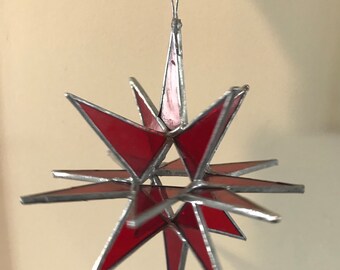 Adorno de estrella 3D rojo de vidriera de 18 puntas, 5 "x 5"