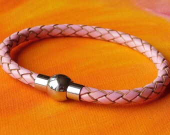 Pulseira masculina/feminina de 5 mm em couro trançado rosa e aço inoxidável da Lyme Bay Art.