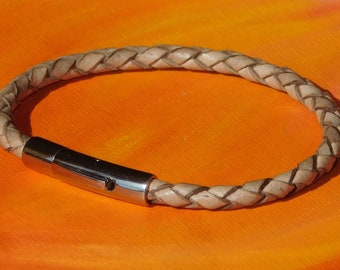 Pulsera de acero inoxidable y cuero trenzado beige antiguo de 4 mm para hombre y mujer de Lyme Bay Art.