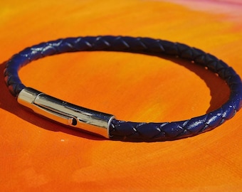 Herren / Damen 4 mm Navy Blau geflochtenes Leder & Edelstahl Armband von Lyme Bay Kunst.