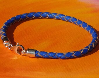 Hommes / dames 4mm bleu roi tressé cuir & sterling silver bracelet par Lyme Bay Art.