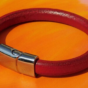 Señoras//Rojo 5mm para Hombre de Cuero Trenzado /& Pulsera De Acero Inoxidable-Arte Lyme Bay.