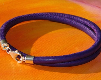 Hommes / dames 4mm Purple Nappa cuir &sterling argent wrap-around bracelet par Lyme Bay Art.