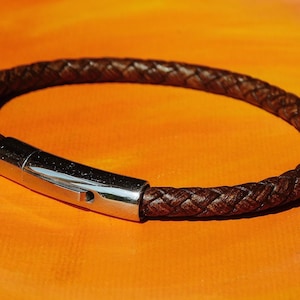 Herren / Damen 5 mm Antik Braun Geflochtenes Leder & Edelstahl Armband von Lyme Bay Kunst.