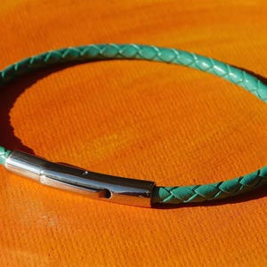 Pulseira masculina/feminina de couro trançado turquesa e aço inoxidável de 3 mm da Lyme Bay Art.
