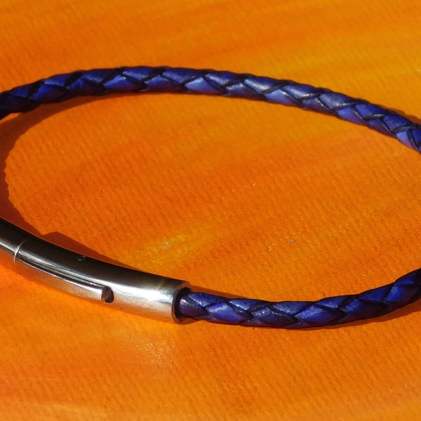 Bracelet en cuir tressé violet et acier inoxydable pour hommes / dames 3mm par Lyme Bay Art.