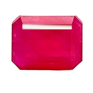 Könnte beinhalten: Ein leuchtend roter Edelstein, geschliffen in Smaragdform.