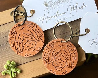 Highland cow keychain, cow keychain, farm keychain, ranch keychain, highland cow Accessory,  highland cow gift, round keychain, simple, boho