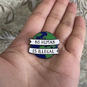 Ningún ser humano es ilegal / Insignia de esmalte duro / Pin de beneficencia para refugiados
