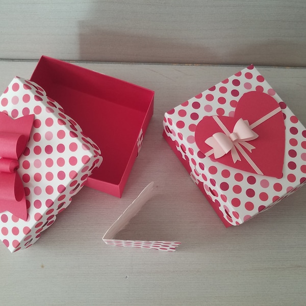 Gift Box - 2 Piece Gift Box with Lid:  Pink and Red polka-dots w/Scalloped Edge 3.5" x 3" x 1.5"