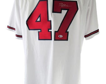 Offered is a Tom Glavine HOF Signed/Autographed Braves Jersey