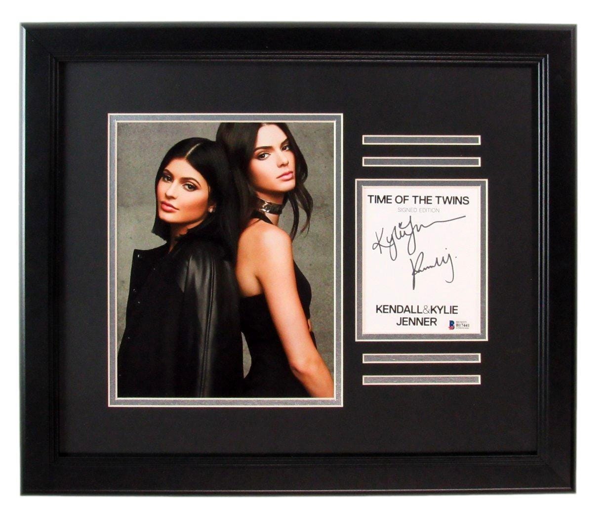 ケンダル・ジェンナーとカイリー・ジェンナー直筆サイン入り2Lサイズ写真 Kendall Jenner Autograph - Etsy