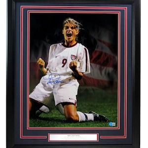 Mia Hamm US Women's Soccer Signed/Autographed 16x20 Photo Framed image 1