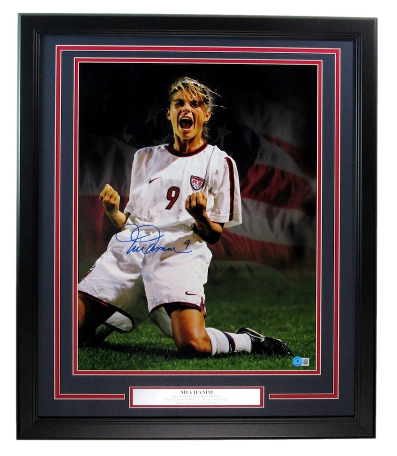 Mia Hamm US Women's Soccer Signed/Autographed 16x20 Photo Framed image 1
