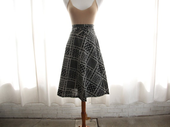 70s Vtg Wrap Skirt Black Paisley Bandana 2 XS Wom… - image 3