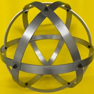 Genesa Crystal Polished Natural Aluminium 21 cm diameter with symmetrically intertwined 15 mm wide bands fixed with black blind nuts