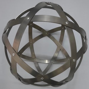 Genesa Pentasphere 32 cm diameter in Stainless Steel, bands 20 mm wide, symmetrically intertwined and fixed with rivets