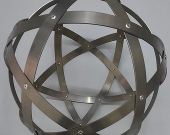 Genesa Pentasphere 32 cm diameter in Stainless Steel, bands 20 mm wide, symmetrically intertwined and fixed with rivets
