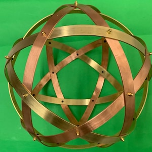 Genesa Pentasphere Mix in Copper and Brass, 32 cm in diameter, bands 20 mm wide, symmetrically intertwined and fixed with blind brass nuts