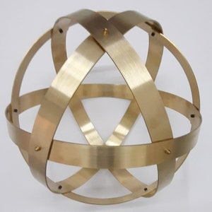 Genesa Crystal brass, 32 cm in diameter, bands 30 mm wide and fixing brass nuts