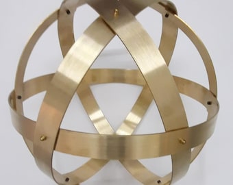 Genesa Crystal brass, 32 cm in diameter, bands 30 mm wide and fixing brass nuts