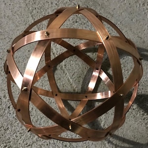 Genesa Pentasfera in copper, 32 cm in diameter, 20 mm wide bands and fixed with brass blind nuts