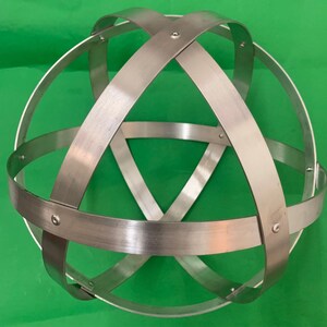 Genesa Crystal in Brushed Natural Aluminum 32 cm in diameter with 25 mm wide bands, symmetrical weaves and aluminum rivets