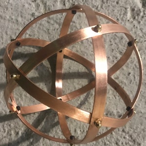 Genesa Crystal Rame 32cm con fasce da 15x2mm fissate con dadi ciechi in ottone.