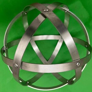 Genesa Crystal in Polished Natural Aluminium, 21 cm diameter with 15 mm wide bands, symmetrical braids fixed with aluminium rivets