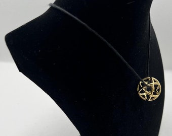Gold plated Genesa Crystal pendant 21 mm diameter: bronze alloy and brass