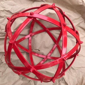 Genesa Pentasphere 21 cm in diameter in red painted aluminum, 10 mm wide bands and fast pins with blind dice