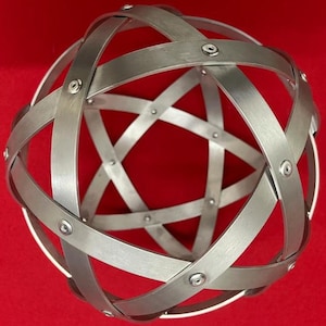 Genesa Pentasfera in Brushed Natural Aluminum 21 cm diameter with 15 mm symmetrical interwoven bands fixed with aluminum rivets