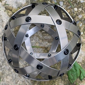 Genesa Stainless steel pentasphere, 10 cm diameter with bands fixed with black rivets